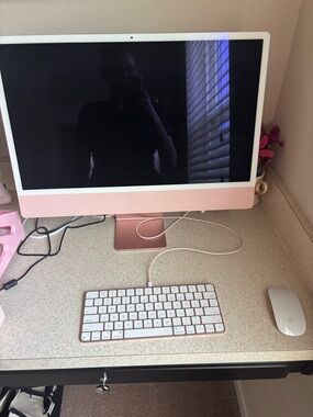 iMac M1 8-Core CPU and 8-Core GPU 24" (Early 2021) 256GB SSD- Pink/Red desktop